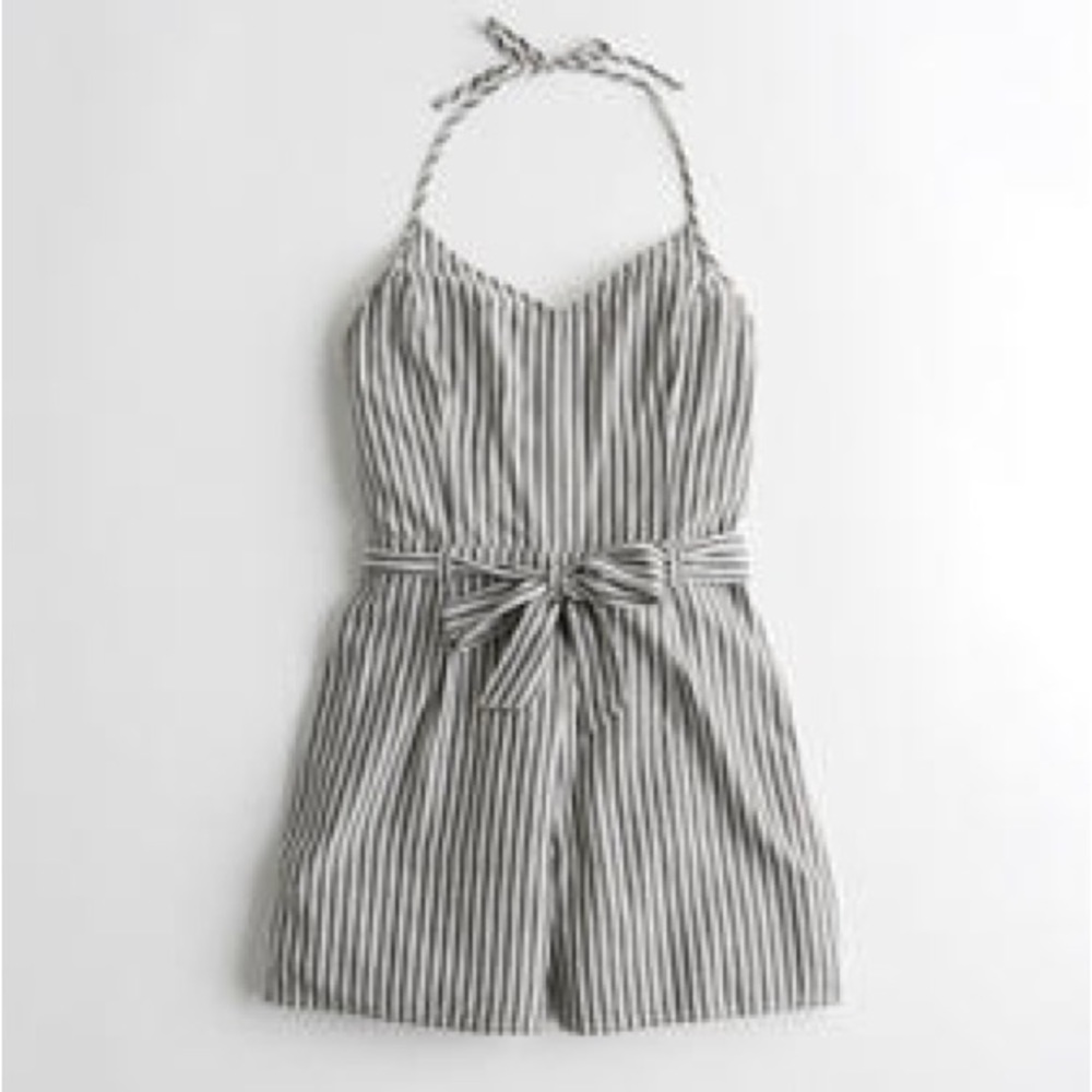 Hollister Belted Halter Romper Size XS - Picture 3 of 4